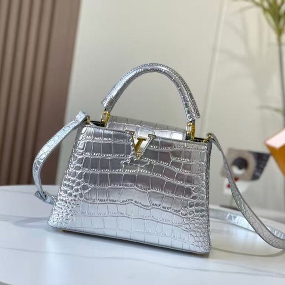 Louis Vuitton Women's Handbag/Crossbody Bag - Picture 1 of 9